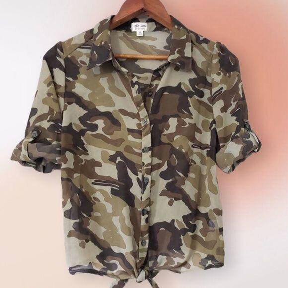 ZENANA Outfitters Semi Sheer Camouflage Front Tie‎ Shirt Med - Picture 2 of 11